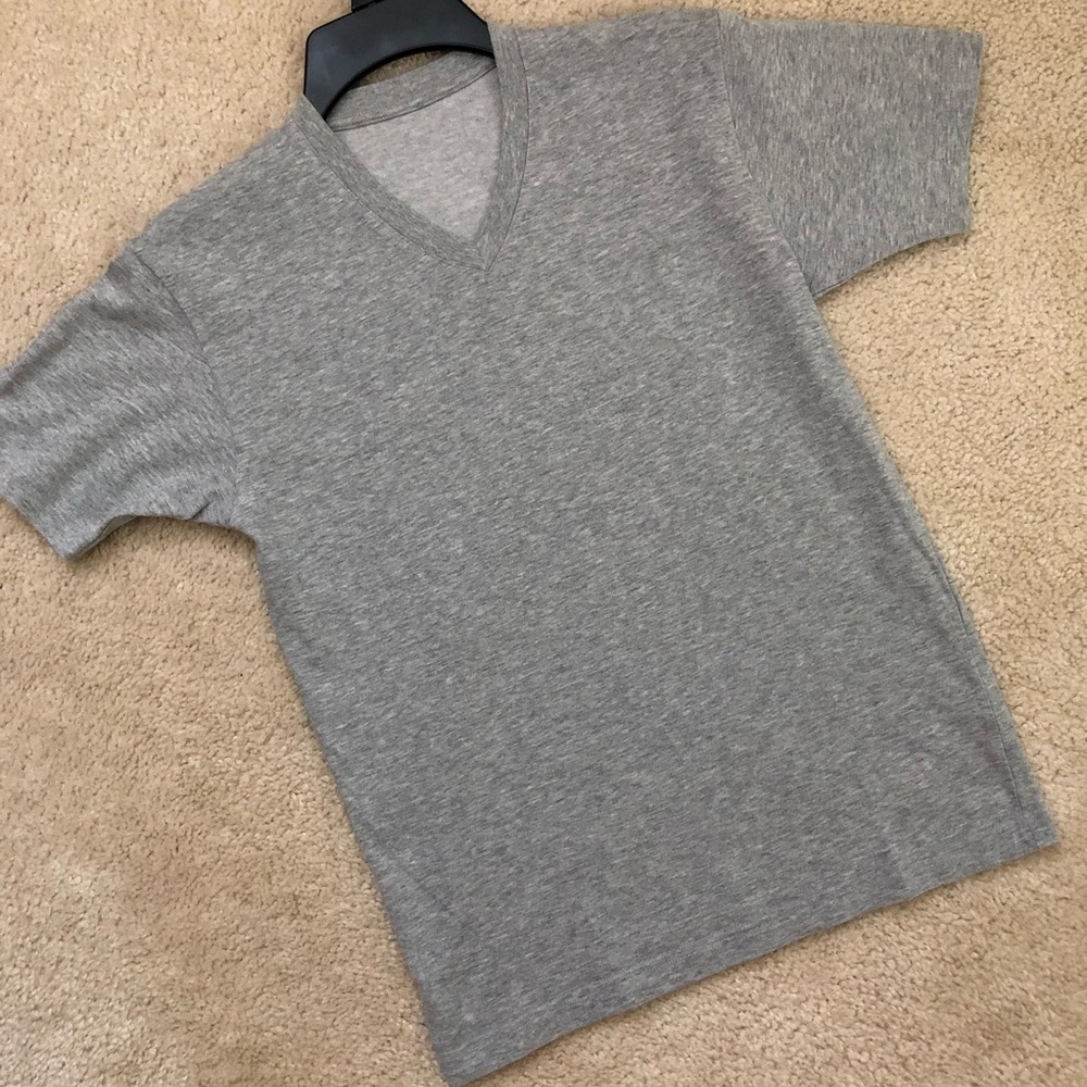 BASIC Grey V-neck shirt 👍🏼